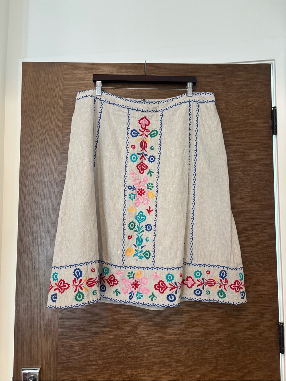 Boden Cream A-Line Skirt in gorgeous linen with Multicolor Floral Embroidery